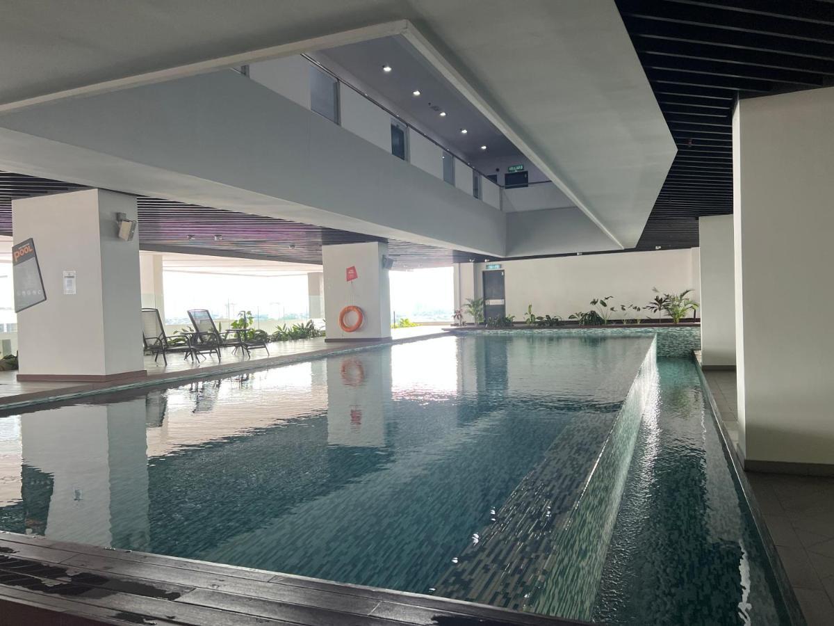 Luxury With Dryer & Workspace 1-5pax 1u Freeparking High Speed Wifi Apartment